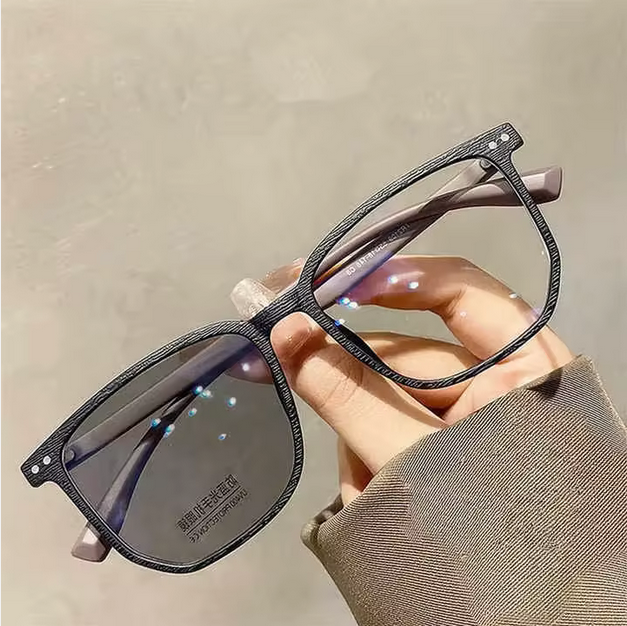Vintage Fashion Women Men Color Change Sunglasses Anti Blue Light square Frame Photochromic Glasses